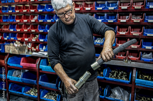 Production of high pressure hoses in a small private workshop