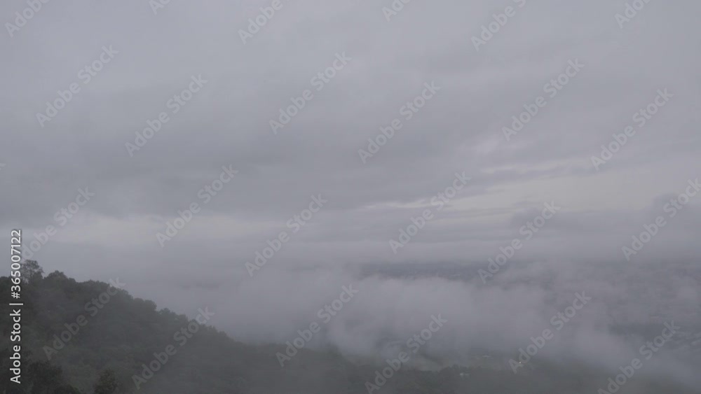 The scenery that overlooks the mist flows beautifully. The scenery that overlooks the mist flows beautifully.