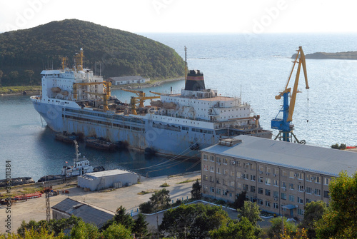 Cuadro en lienzo Fish-processing mother ship “Vsevolod Sibirtsev”