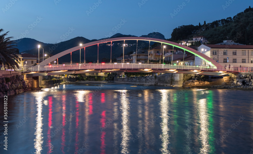 Obraz premium illuminated bridge with red, white and green lights in Sestri Levante