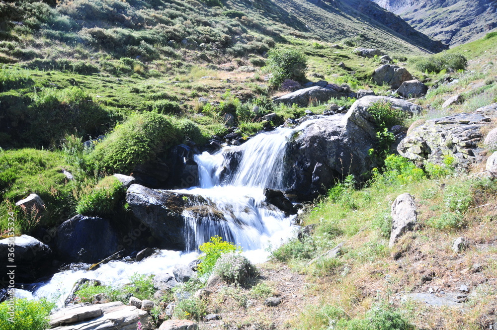 Φωτογραφία Waterfalls on the hike up Sierra Nevada's highest peak, Mulhacén, Andalusia, Sie