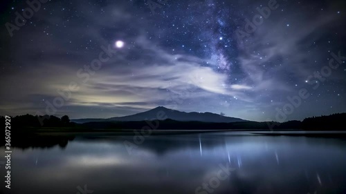 Wallpaper Mural 鳥海山星空リフレクション Torontodigital.ca