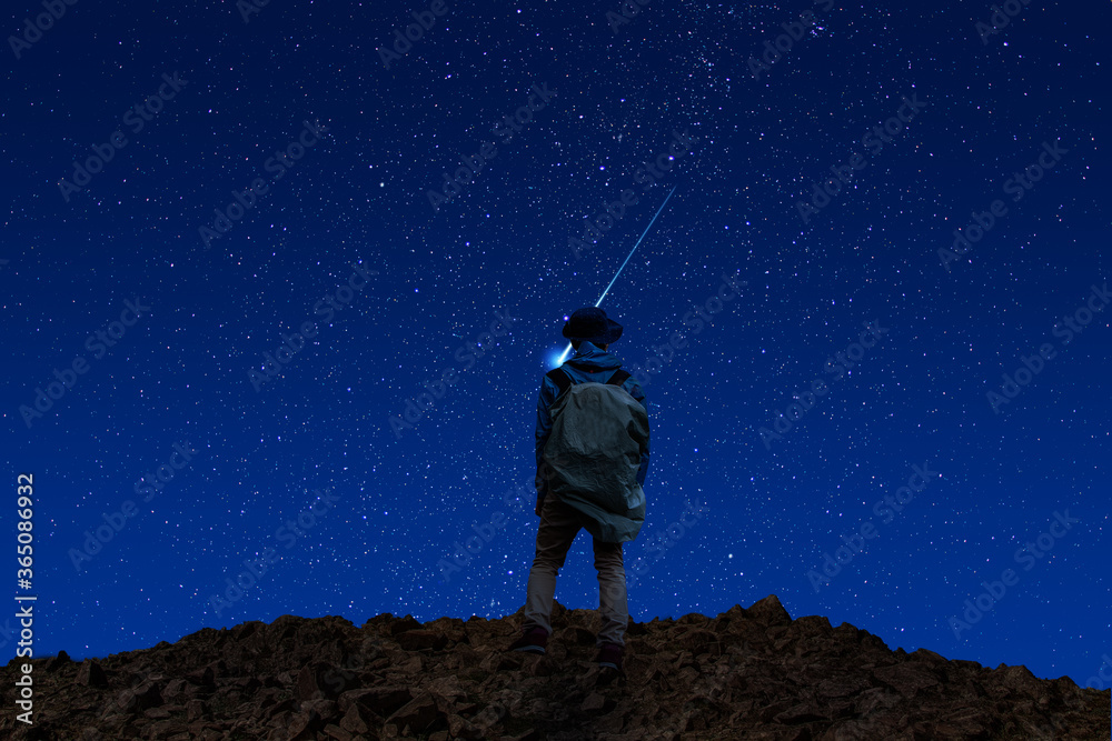 Obraz premium 流れ星と登山