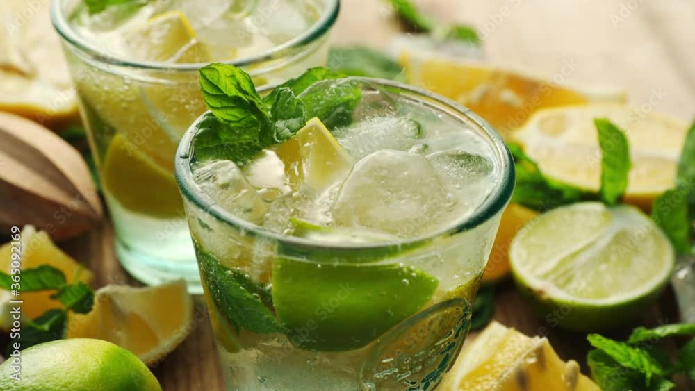 Adding ice to a refreshing summer drink with ice and citrus fruits
Adding ice to a refreshing summer drink with ice and citrus fruits