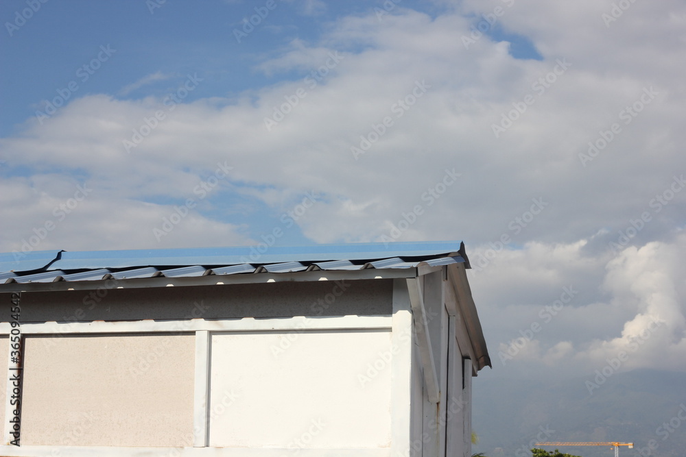 blue sky with shaped clouds and a blue roof in palmira