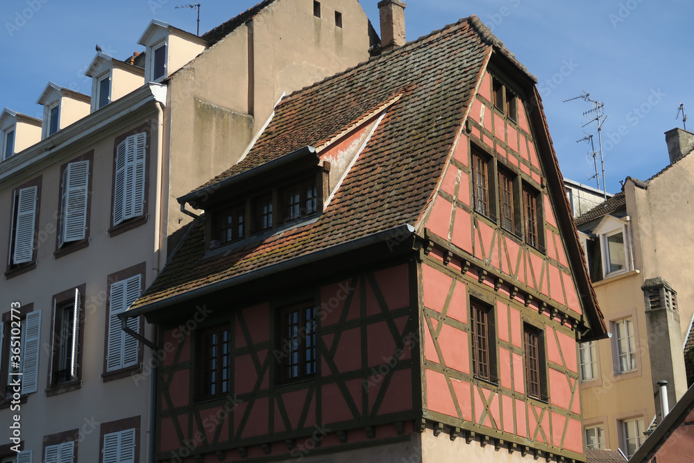 Paysage et architecture traditionnelle à Strasbourg.