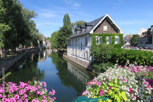 Paysage et architecture traditionnelle à Strasbourg.