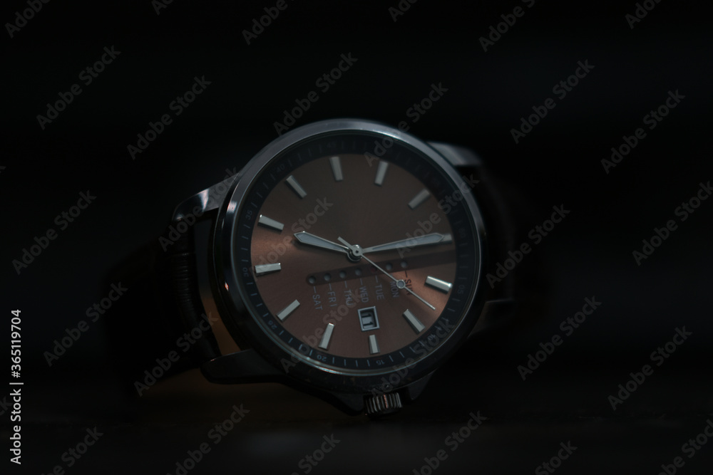 Luxury watches
Is a wristwatch
That's expensive
Luxury watches
Is a wristwatch
That's expensive