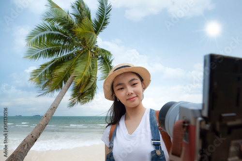 Obraz na płótnie Asian girl selfie by digital camera with beach and coconut background w salonie