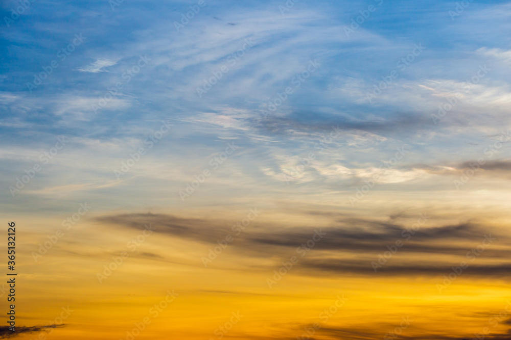 Obraz premium colorful dramatic sky with cloud at sunset