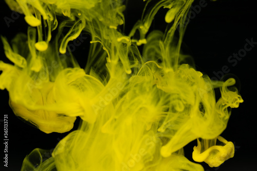 水に溶けるインク　黄