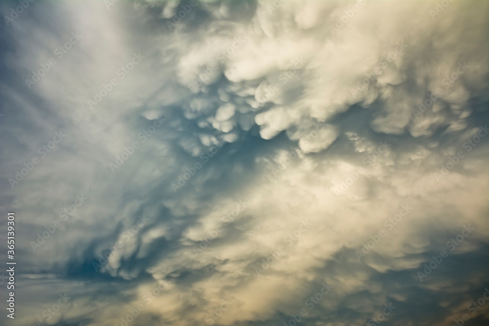 Obraz premium Dramatic clouds in the sky 