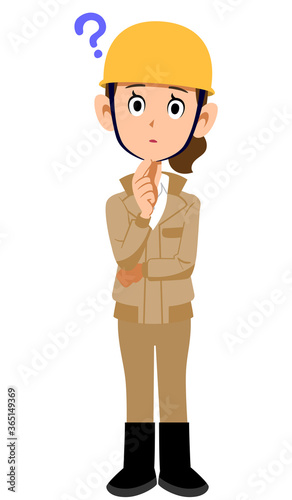 疑問を持つヘルメットを被った作業着の女性
