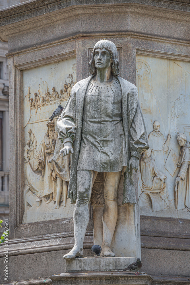 Obraz premium Milan, Italy – July 9, 2014: Details of monument of famous painter Leonardo and his journeymen near the Cathedral of Milano, at Milan’s historical downtown, Italy, summer time, details.