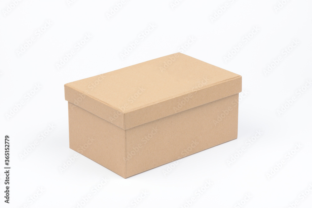 Caja de regalos rectangular sobre fondo blanco Caja de regalos rectangular sobre fondo blanco