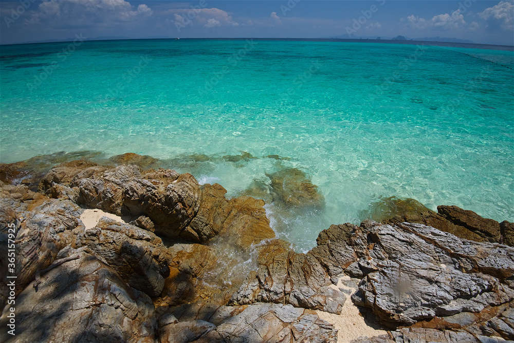 Obraz premium photo taken on a wide angle lens, the azure sea on the bounty beach in Thailand, the transparent sea, a picturesque island, paradise pleasure, travel and vacation, background for postcards