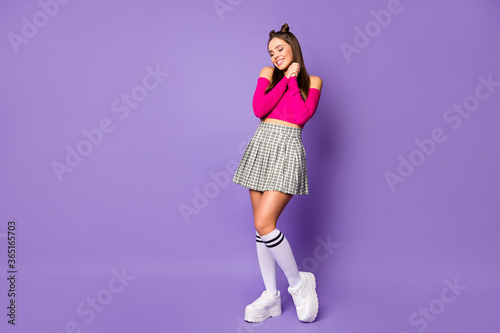 Принти на полотні Full length photo of pretty lady eyes closed overjoyed sincere feelings hold arm