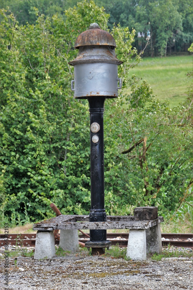 cloche ou sonnerie d'approche d'un train. cloche ou sonnerie d'approche d'un train.