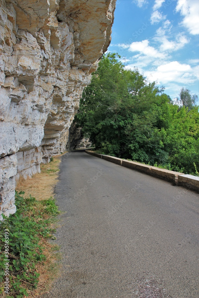 Fototapeta premium Route dans les falaises (Lot)
