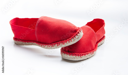 Rote Stoffschuhe