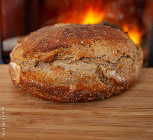 Frisches Holzofenbrot