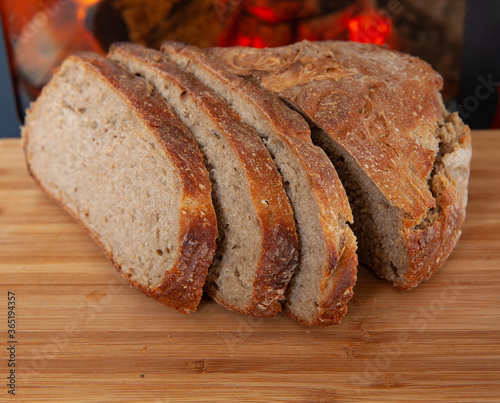 Frisches Holzofenbrot