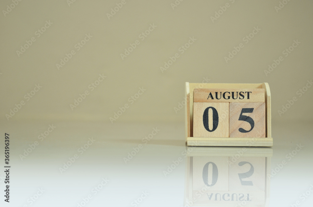 August 5, Number cube with the reflection on the ground. August 5, Number cube with the reflection on the ground.