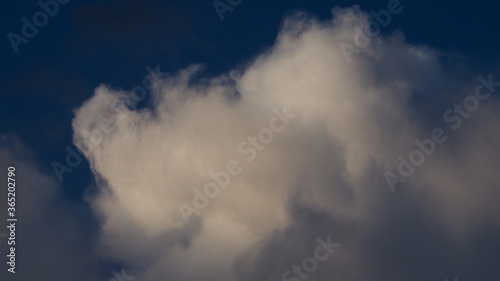 Cumulus en désintégration, associé à un temps de traîne, en hiver