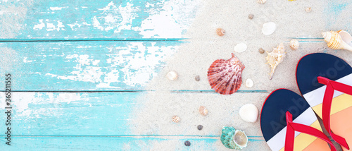 Tableau sur toile pattern sea shell and sandal on a blue old wooden background sand