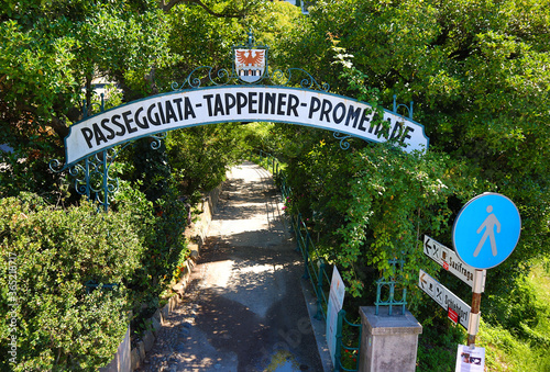 Meran, Eingang Tappeinerweg in Gratsch, Südtirol