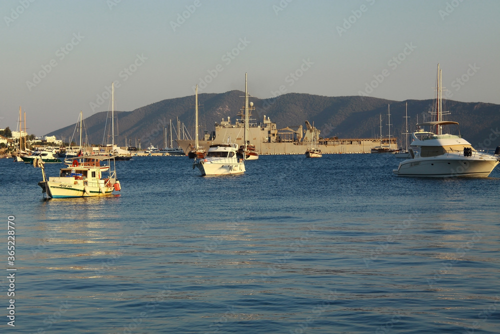 Fototapeta premium boats in the harbor