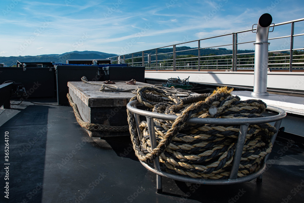 Obraz premium Stern of cruise ship showcasing nautical equipment in the winter harbour