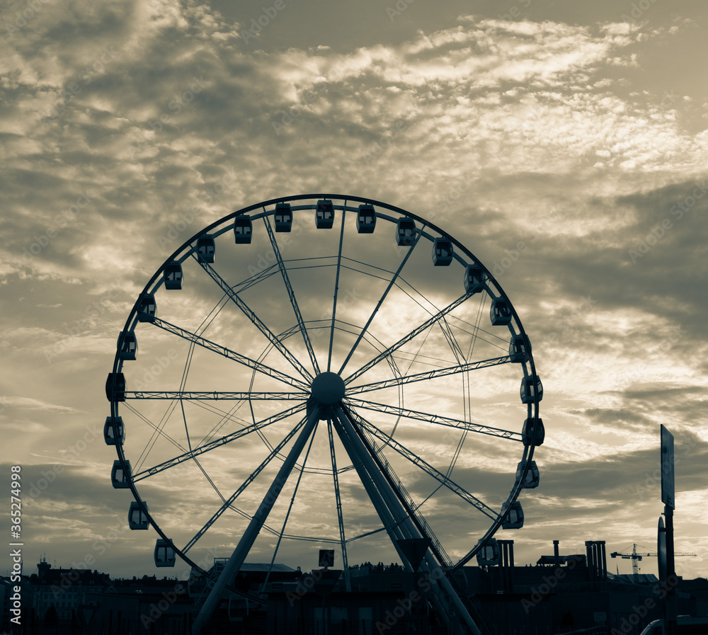 paseo por la ciudad de Helsinki capital de Finlandia haciendo paradas en las atracciones turísticas mas importantes paseo por la ciudad de Helsinki capital de Finlandia haciendo paradas en las atracciones turísticas mas importantes