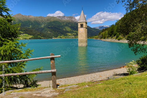 Reschensee, Graun, versunkener Kirchturm, Alt Graun, Reschenpass, Südtirol, Wahrzeichen, Italien, Stausee photo