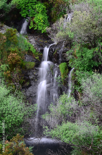 Cascata em Ribeira das Quelhas  centro de Portugal. A Ribeira das Quelhas    local bastante in  spito e lind  ssimo no centro de Portugal.