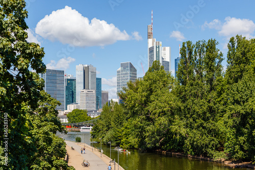 Frankfurt am Main, Blick von der Alten Brücke, rechts die Maininsel. 07.07.2020. photo