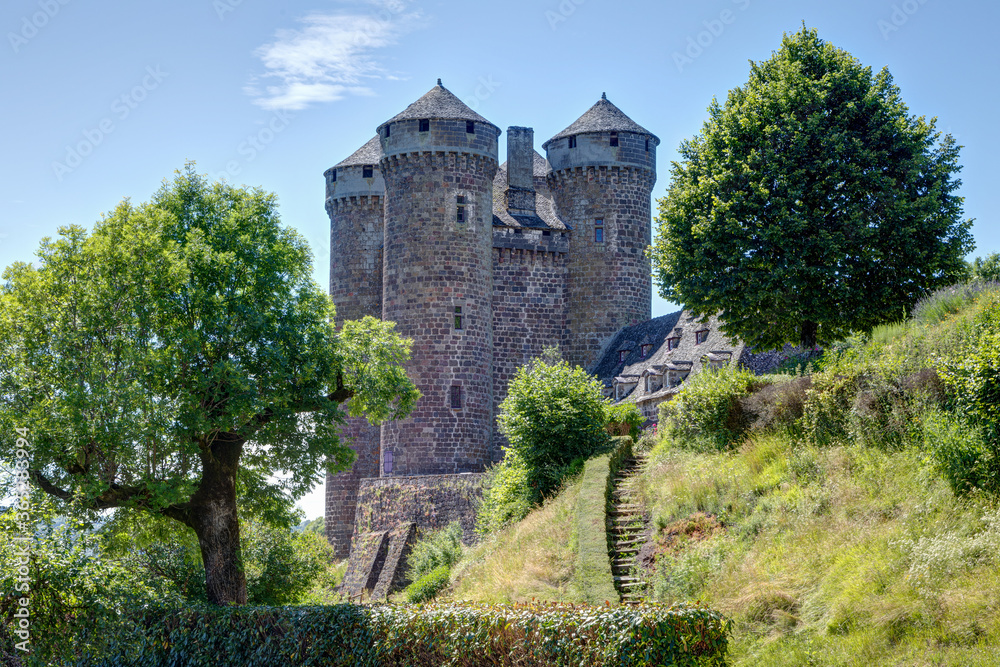 Le château d'Anjony à Tournemire dans le département du Cantal en Auvergne - France