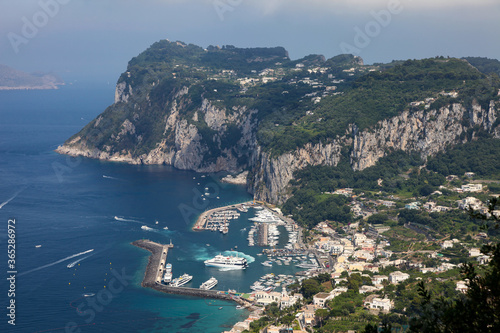 Fototapeta Naklejka Na Ścianę i Meble -  View of Capri, Italy