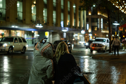 people in the city © Carlos Chavez