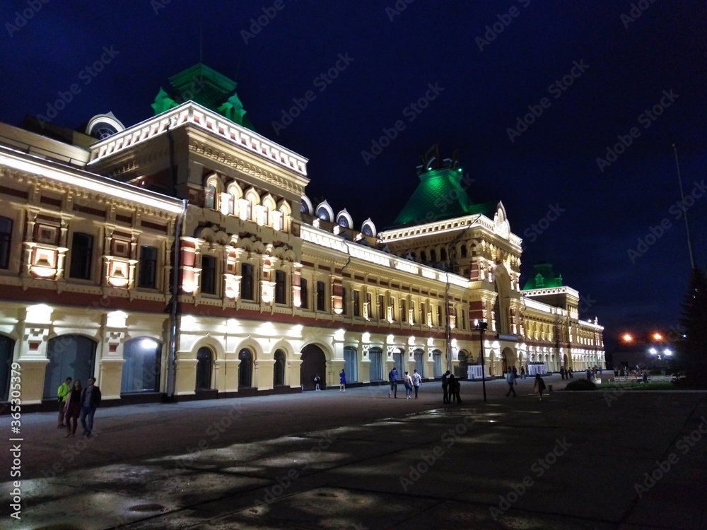 Fototapeta premium night view of the royal palace in warsaw poland