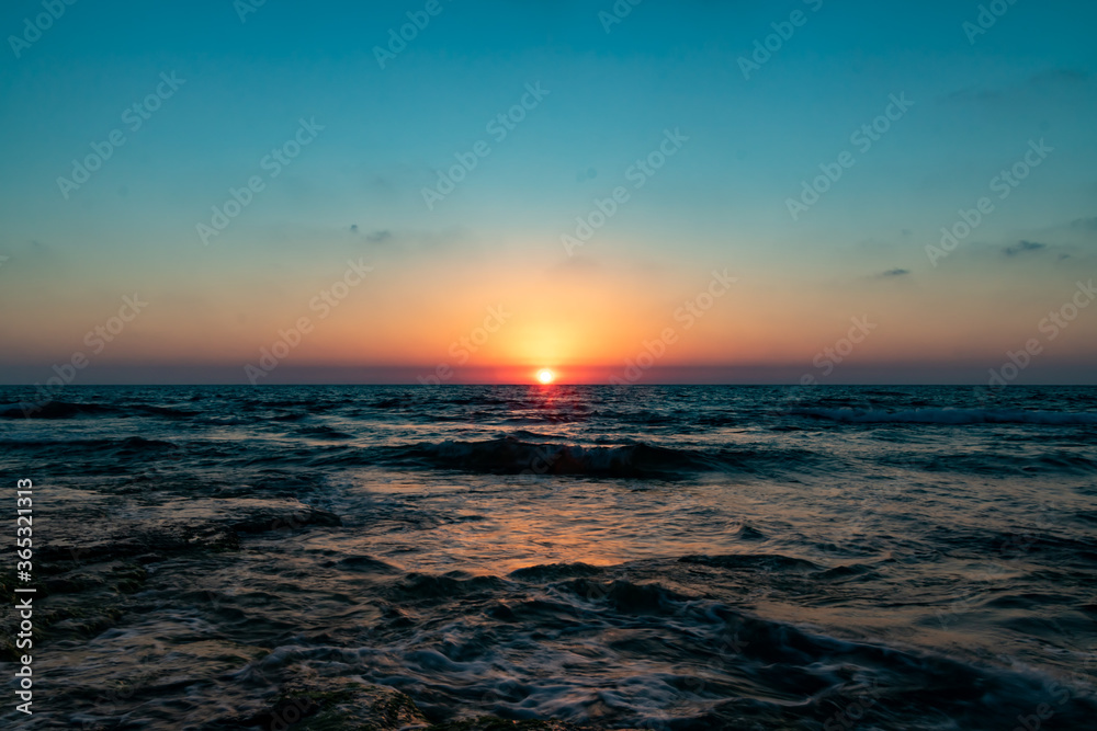 Obraz premium sunset over the sea