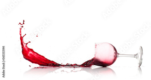 Fotografija Red Wine Glass dropped and spilling over a white background