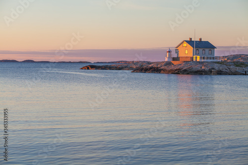 Φωτογραφία A beautiful sunset over the sea and a lighthouse  on the the Swedish west coast,