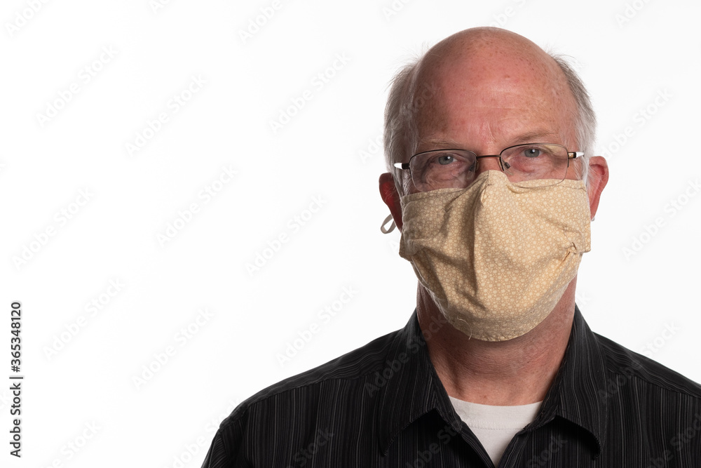 Obraz premium Headshot of male teacher wearing Covid 19 mask isolated on white background with room for copy to the left