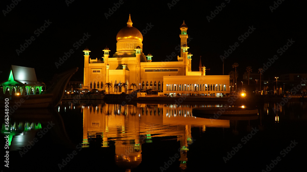 Omar Ali Saifuddien Mosque at night in Bandar Seri Begawan, Brunei.