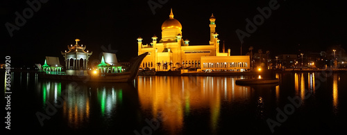 Omar Ali Saifuddien Mosque at night in Bandar Seri Begawan, Brunei.