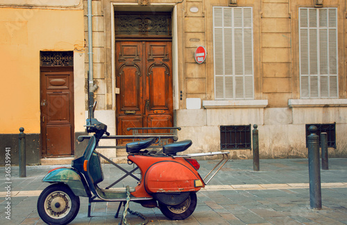 Fototapeta Naklejka Na Ścianę i Meble -  Old scooter parked on the streets of france