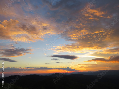 Pôr do sol no Pico agudo em Santo Antônio do Pinhal,interior de São Paulo