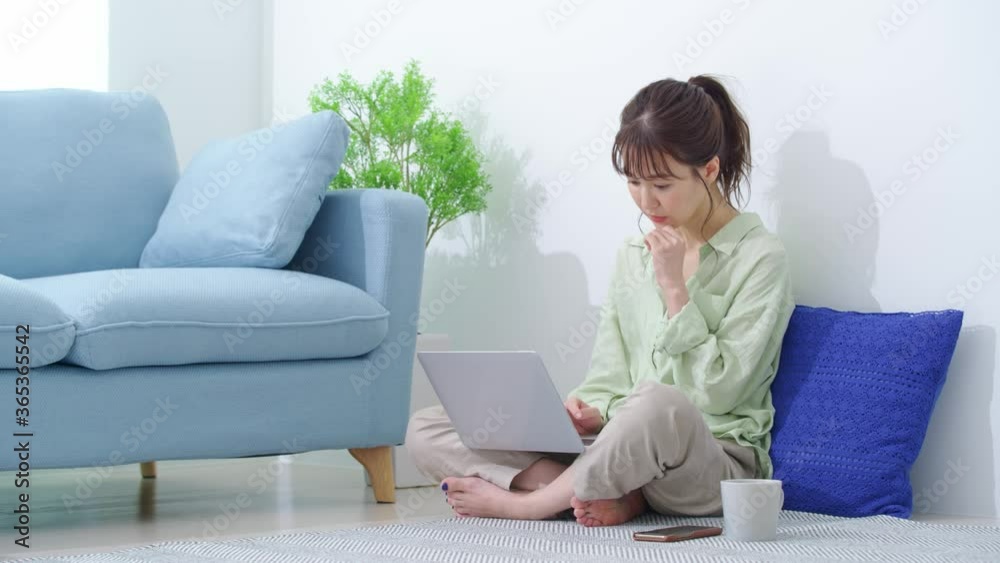 パソコン・女性