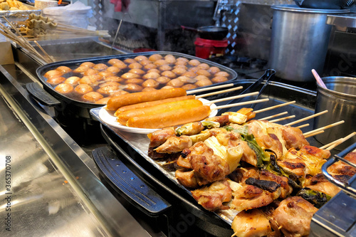 Canvas Print Street food at Dongdaemun district nightlife in Seoul, Korea
